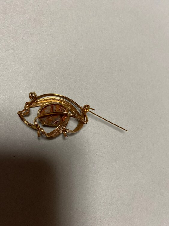 ブローチ（宝石）の商品画像 - 査定依頼日：2025年4月26日 - 最高査定価格：500円