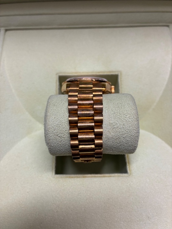 ロレックス デイデイト 118348（高級時計）の商品画像 - 査定依頼日：2025年10月11日 - 最高査定価格：4,000,000円