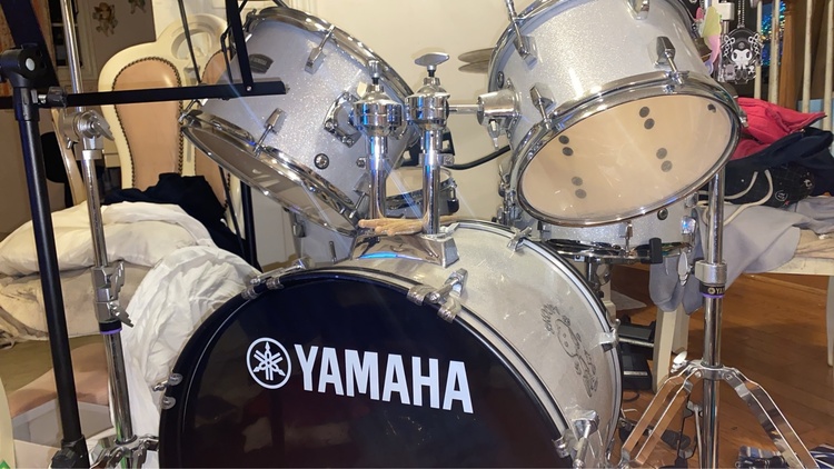 YAMAHA（ヤマハ）のアコースティックドラム（シルバーラメフィニッシュ）（ピアノ・楽器・PA機材）の商品画像 - 査定依頼日：2026年8月3日 - 最高査定価格：100,000円