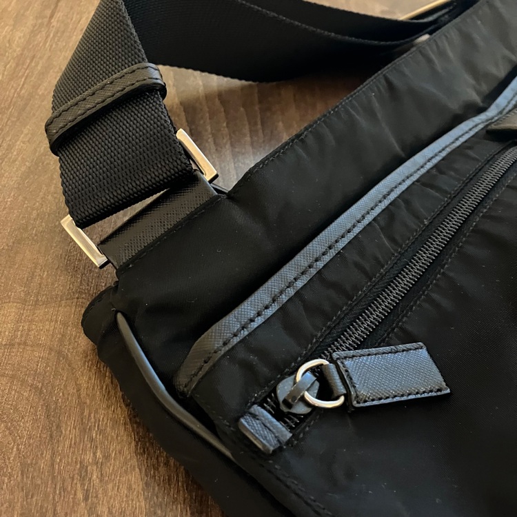 プラダ　メンズ　ショルダーバッグ（ブランドバッグ）の商品画像 - 査定依頼日：2025年11月10日 - 最高査定価格：38,000円