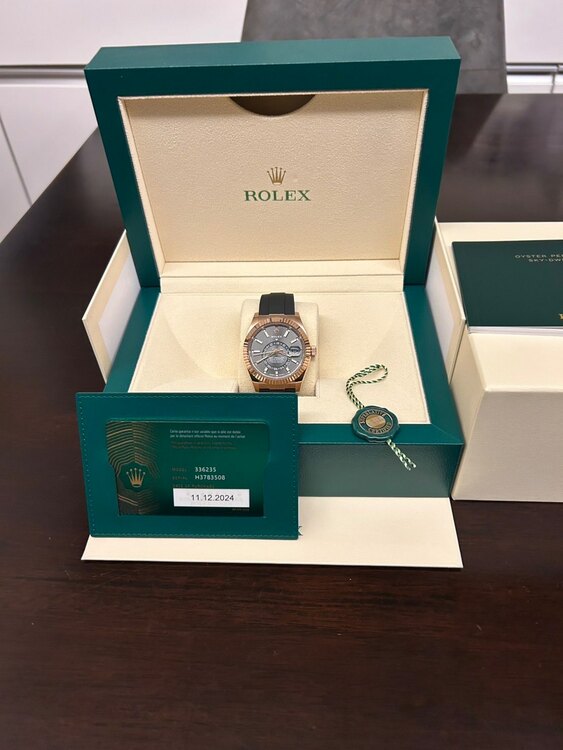 ロレックス スカイドゥエラー （高級時計）の商品画像 - 査定依頼日：2025年1月7日 - 最高査定価格：6,270,000円