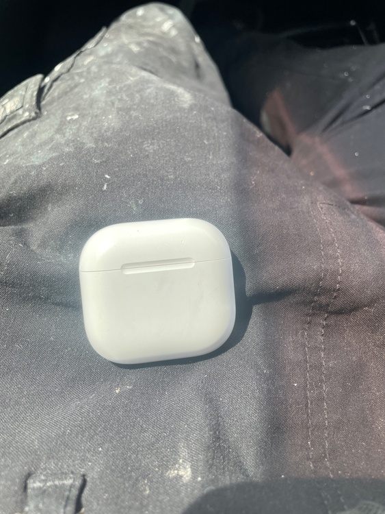 AirPods 4（オーディオ・スピーカー）の商品画像 - 査定依頼日：2026年7月8日 - 最高査定価格：4,100円