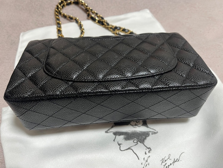 クラシック　フラップ  バッグ23  A01113 C3906（ブランドバッグ）の商品画像 - 査定依頼日：2026年2月14日 - 最高査定価格：980,000円