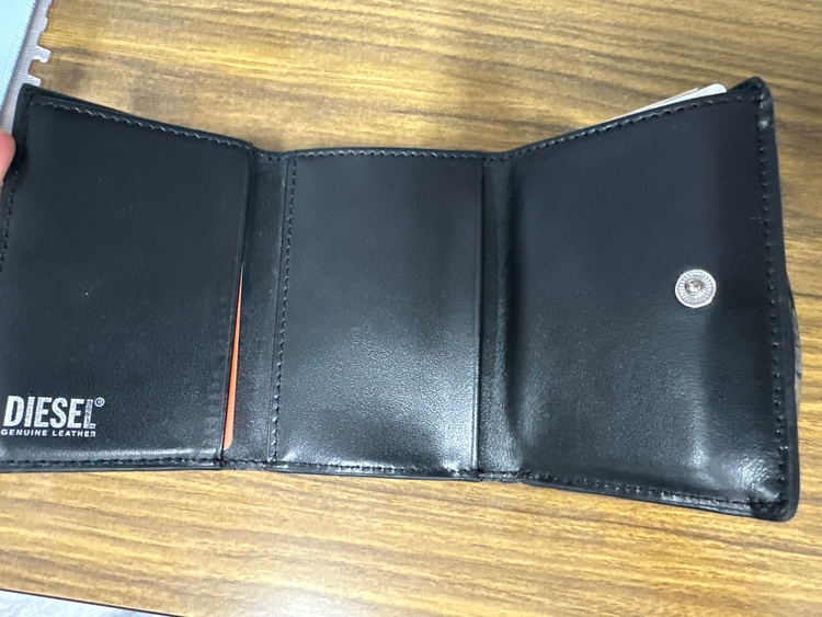 3つ折り財布（古着・ファッション）の商品画像 - 査定依頼日：2026年7月26日 - 最高査定価格：5,000円