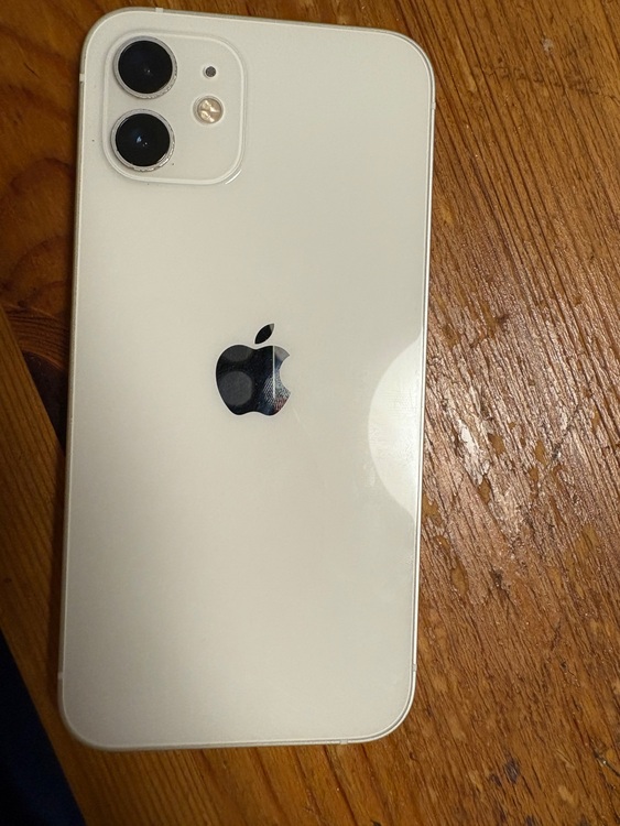 iPhone 12 64GB docomo（スマホ）の商品画像 - 査定依頼日：2025年8月30日 - 最高査定価格：18,000円