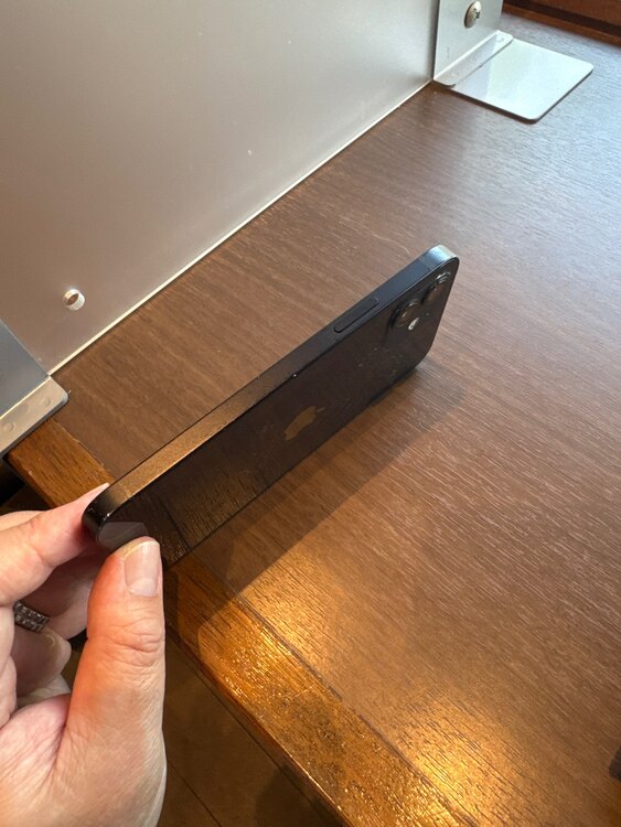 アイフォン12 （スマホ）の商品画像 - 査定依頼日：2025年4月16日 - 最高査定価格：20,000円