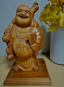 開運布袋像／木彫り・台座付き（美術品・骨董品）の商品画像 - 査定依頼日：2026年7月31日 - 最高査定価格：3,000円