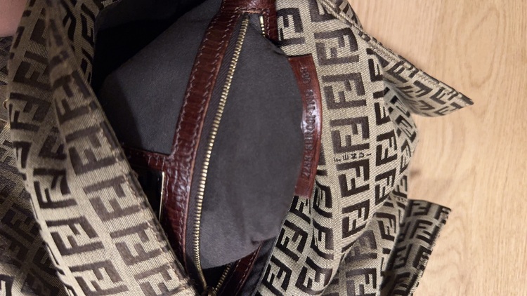 フェンディ  （ブランドバッグ）の商品画像 - 査定依頼日：2025年9月30日 - 最高査定価格：77,000円