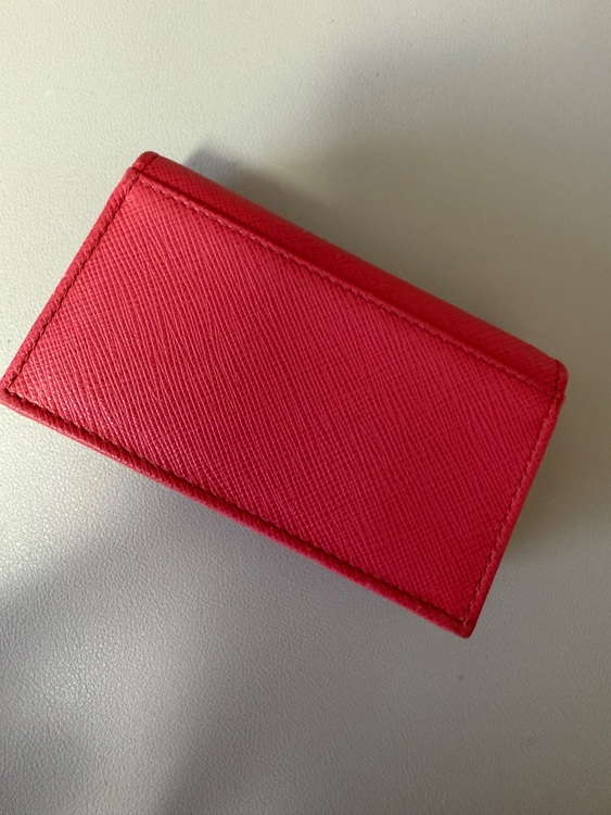 プラダ　カードケース　ピンク　レザー　ゴールド金具（ブランド財布・小物）の商品画像 - 査定依頼日：2025年8月8日 - 最高査定価格：8,000円