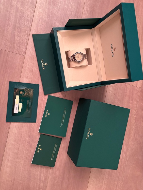 オイスターパーペチュアル28mm（高級時計）の商品画像 - 査定依頼日：2025年7月20日 - 最高査定価格：1,080,000円