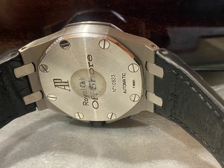 オーデマピゲ ロイヤルオークオフショア  25721st.oo.1000st.08.a（高級時計）の商品画像 - 査定依頼日：2025年6月28日 - 最高査定価格：3,050,000円