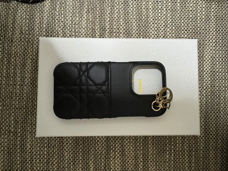 スマホケース（ブランド財布・小物）の商品画像 - 査定依頼日：2025年3月14日 - 最高査定価格：100,000円