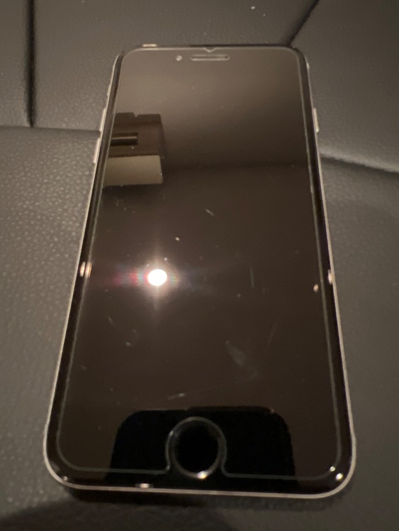 iPhone8 シルバー（スマホ）の商品画像 - 査定依頼日：2026年3月25日 - 最高査定価格：2,000円