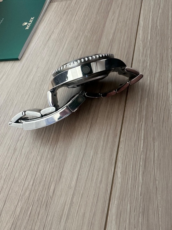 ロレックス シードゥエラー 12660（高級時計）の商品画像 - 査定依頼日：2025年8月24日 - 最高査定価格：2,100,000円