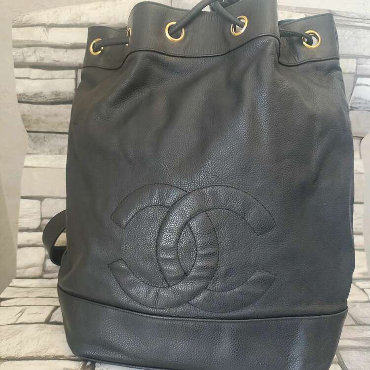 キャビアスキン　ココマーク　巾着　ワンショルダー（ブランドバッグ）の商品画像 - 査定依頼日：2025年2月9日 - 最高査定価格：130,000円