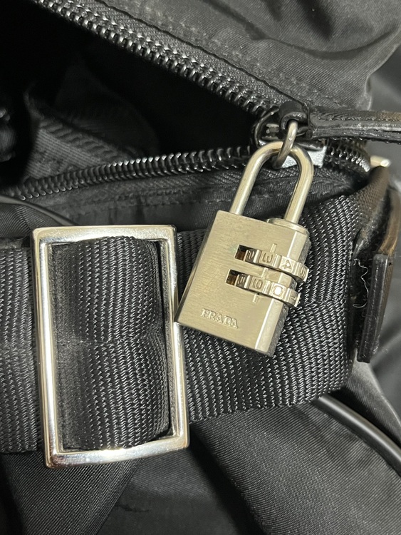 プラダ  （ブランドバッグ）の商品画像 - 査定依頼日：2025年11月25日 - 最高査定価格：30,000円