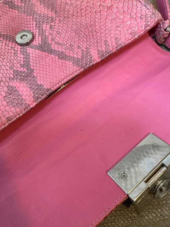 ハンドバッグ（ブランドバッグ）の商品画像 - 査定依頼日：2025年1月18日 - 最高査定価格：2,000円