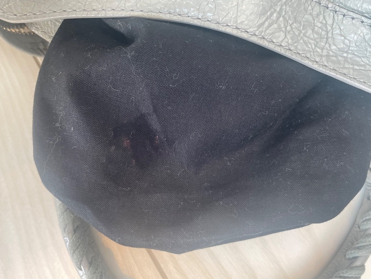 バレンシアガ  （ブランドバッグ）の商品画像 - 査定依頼日：2025年11月23日 - 最高査定価格：60,000円