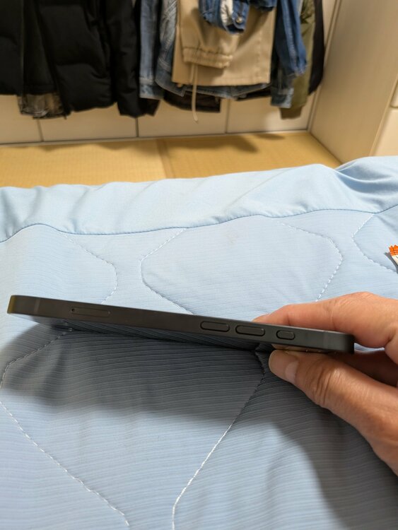 iPhone 16e 128GB au（スマホ）の商品画像 - 査定依頼日：2026年3月24日 - 最高査定価格：65,000円