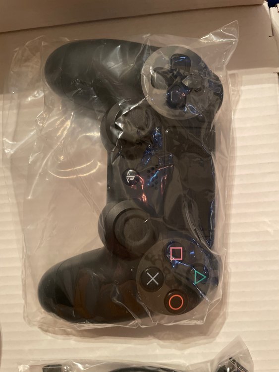 プレイステーション4本体 ジェットブラック(HDD 500GB/CUH-1100（ゲーム機本体・ゲームソフト）の商品画像 - 査定依頼日：2023年1月2日 - 最高査定価格：10,500円