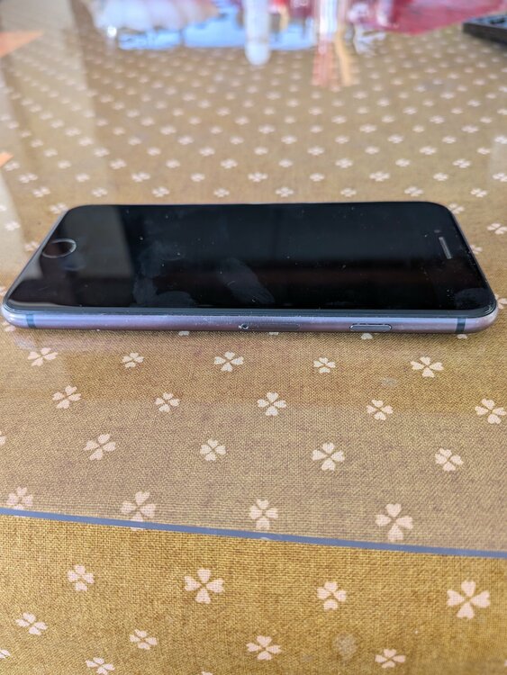 iPhone8（スマホ）の商品画像 - 査定依頼日：2026年1月28日 - 最高査定価格：3,000円