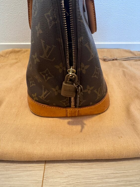 ルイヴィトン アルマ （ブランドバッグ）の商品画像 - 査定依頼日：2024年11月30日 - 最高査定価格：35,000円