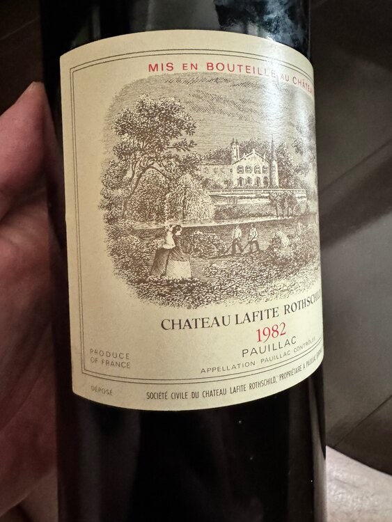 ワイン シャトーラフィットロートシルト （お酒）の商品画像 - 査定依頼日：2025年4月27日 - 最高査定価格：180,000円