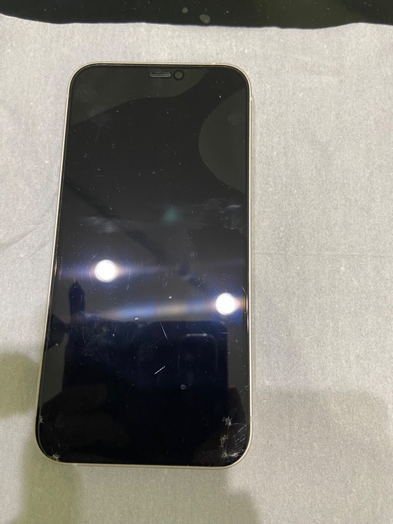 iPhone 12 64GB SIMフリー（スマホ）の商品画像 - 査定依頼日：2025年8月16日 - 最高査定価格：10,000円