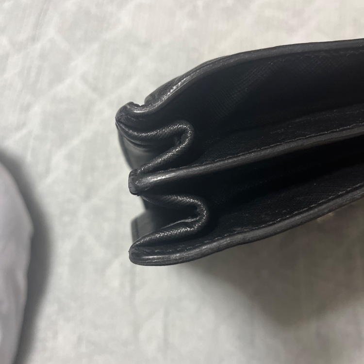 プラダ　サフィアーノ　ブリーフケース（ブランドバッグ）の商品画像 - 査定依頼日：2025年7月24日 - 最高査定価格：30,000円