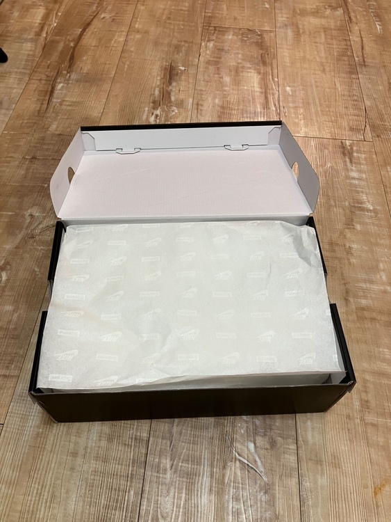 型番CU9225 100 NIKE×supremeエアフォース1ロー（古着・ファッション）の商品画像 - 査定依頼日：2026年5月13日 - 最高査定価格：7,000円