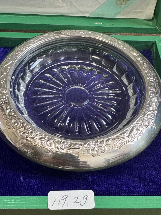 銀製品小物入れ　ガラス+銀（金・貴金属）の商品画像 - 査定依頼日：2025年8月6日 - 最高査定価格：9,000円