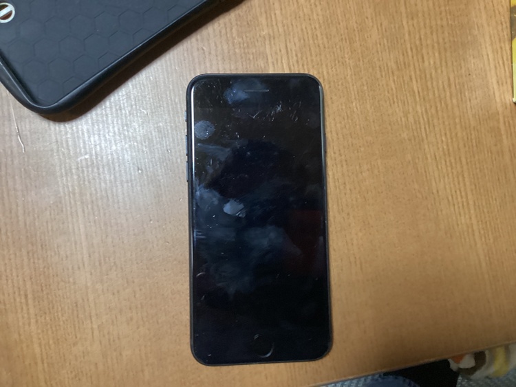 iPhone SE (第 3 世代) 128GB Softbank（スマホ）の商品画像 - 査定依頼日：2026年3月20日 - 最高査定価格：18,000円