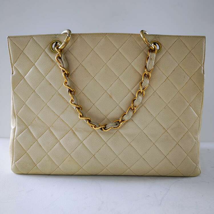 マトラッセ キャビアスキン チェーントートバッグ ココマーク ベージュ（ブランドバッグ）の商品画像 - 査定依頼日：2025年4月7日 - 最高査定価格：150,000円