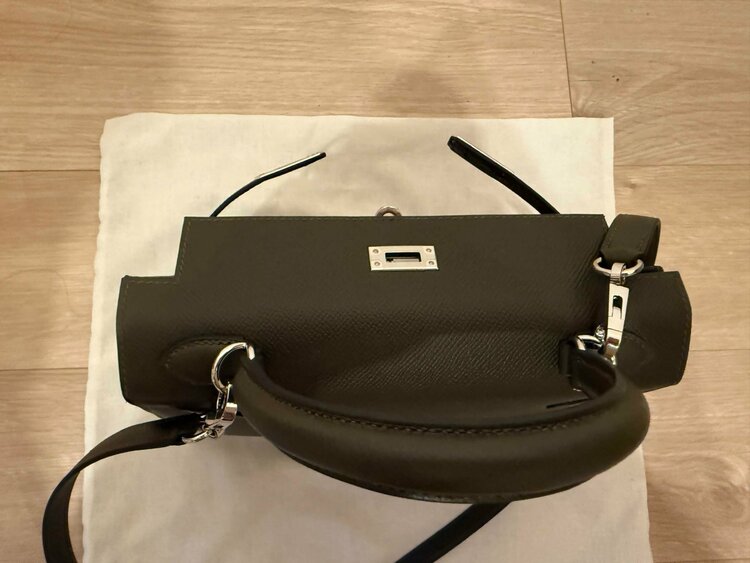 エルメス ケリー25 セリエ（外縫い） ヴォー・エプソン ヴェールローデン シルバー金具（ブランドバッグ）の商品画像 - 査定依頼日：2026年8月28日 - 最高査定価格：3,300,000円