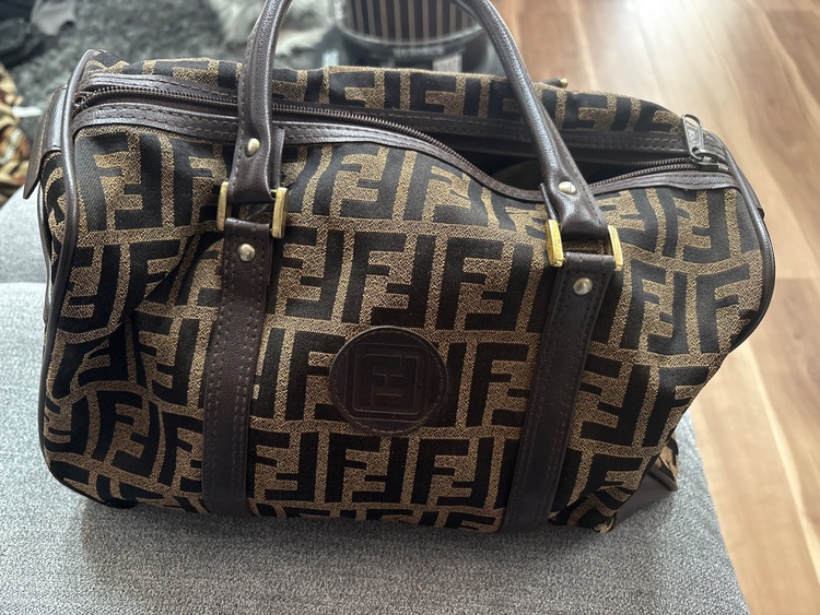 フェンディ  （ブランドバッグ）の商品画像 - 査定依頼日：2026年3月21日 - 最高査定価格：100,000円