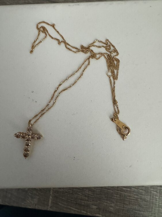 ダイヤクロスモチーフネックレス（金・貴金属）の商品画像 - 査定依頼日：2025年4月9日 - 最高査定価格：230,000円