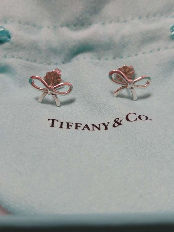 ティファニーリボンピアス（金・貴金属）の商品画像 - 査定依頼日：2022年8月19日 - 最高査定価格：3,000円