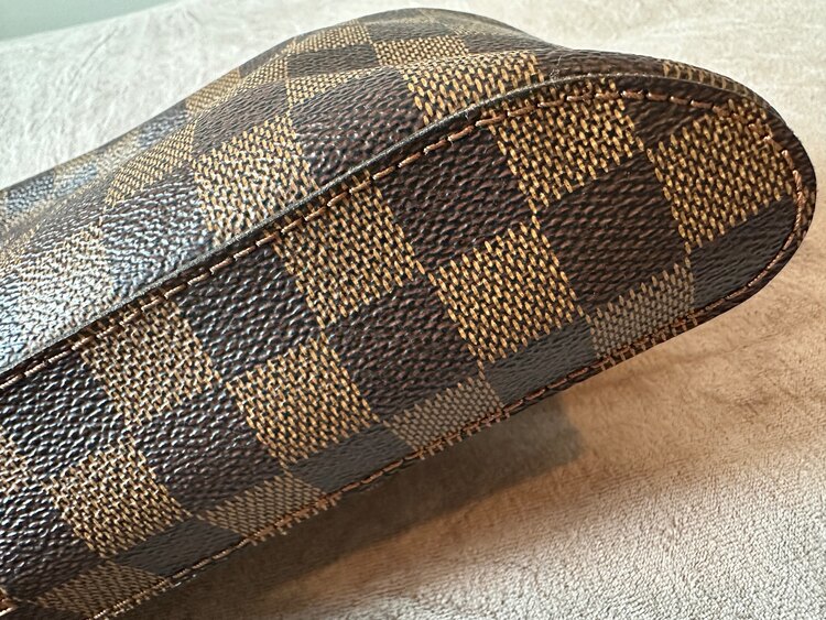 ルイ ヴィトン ジェロニモス ダミエ エベヌ N51994 ボディバッグ（ブランドバッグ）の商品画像 - 査定依頼日：2025年5月2日 - 最高査定価格：60,000円