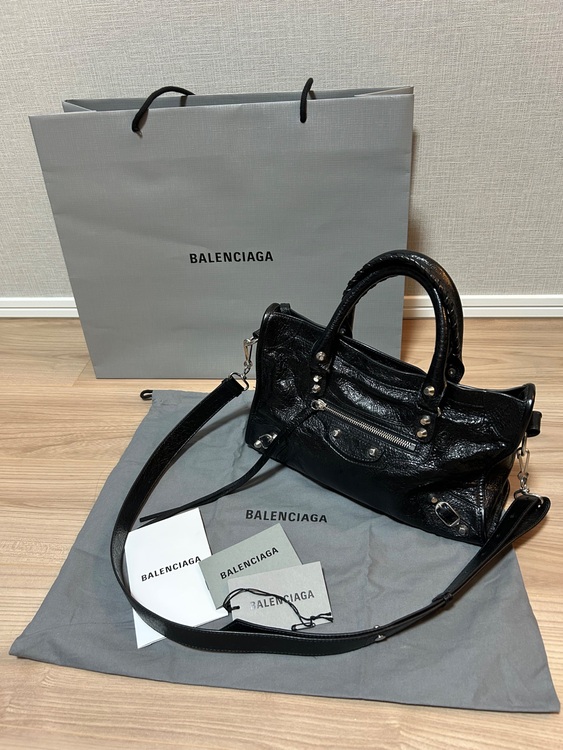 バレンシアガ  （ブランドバッグ）の商品画像 - 査定依頼日：2025年8月15日 - 最高査定価格：150,000円