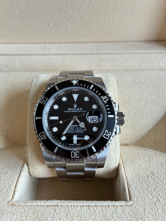 ロレックス サブマリーナー サブマリーナデイト　11610lm（高級時計）の商品画像 - 査定依頼日：2025年4月14日 - 最高査定価格：1,650,000円