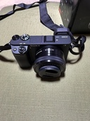 SONY 一眼カメラα6300 一式 ズームレンズ　SEL55210 専用バック シューティンググリップ未使用品（カメラ）の商品画像 - 査定依頼日：2026年8月13日 - 最高査定価格：61,000円