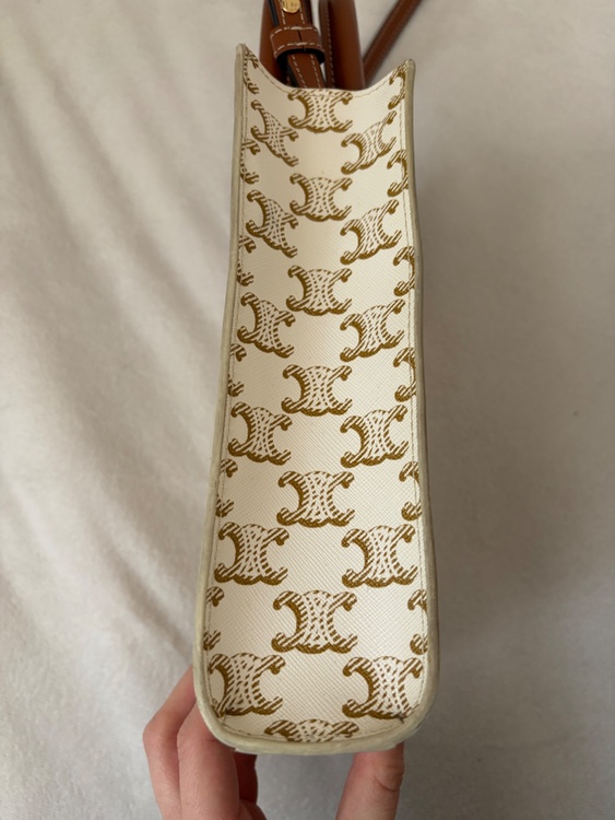 セリーヌ　ミニバーティカルカバ　2way ショルダーバッグ　ホワイト（ブランドバッグ）の商品画像 - 査定依頼日：2026年3月21日 - 最高査定価格：100,000円