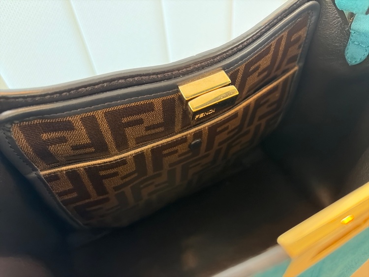 peekaboo X-LITE（ブランドバッグ）の商品画像 - 査定依頼日：2026年9月25日 - 最高査定価格：100,000円