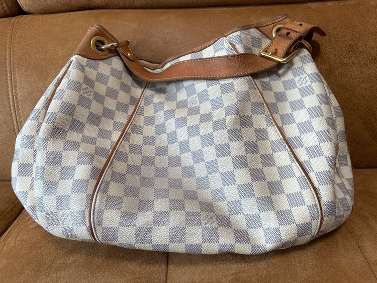 ガリエラPM ダミエ・アズール ワンショルダーバッグ ホワイト（ブランドバッグ）の商品画像 - 査定依頼日：2025年7月9日 - 最高査定価格：50,000円