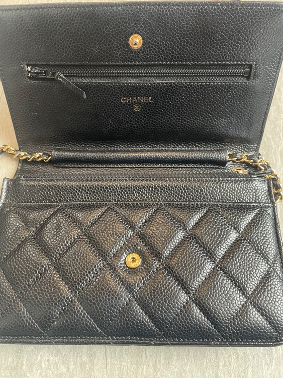 チェーンウォレット　キャビアスキンゴールド金具（ブランドバッグ）の商品画像 - 査定依頼日：2026年2月17日 - 最高査定価格：350,000円