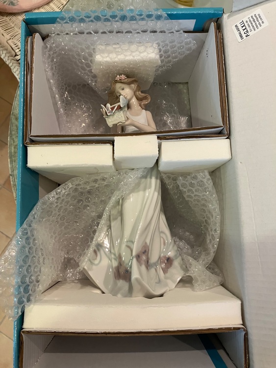 リヤドロ私の宝物（フィギュア・プラモデル）の商品画像 - 査定依頼日：2025年9月26日 - 最高査定価格：10,000円