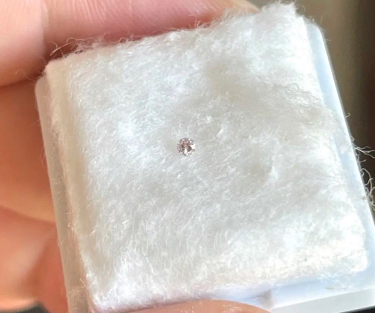 ピンクダイヤモンド（宝石）の商品画像 - 査定依頼日：2023年8月28日 - 最高査定価格：20,000円