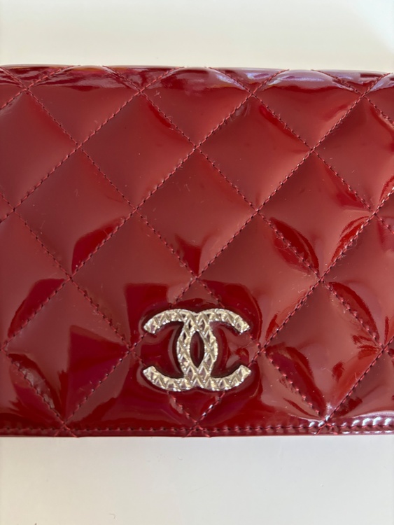 CHANEL シャネル ブリリアント ココマーク エナメル パテ ントレザー長財布 レッド赤（ブランド財布・小物）の商品画像 - 査定依頼日：2026年7月17日 - 最高査定価格：13,000円