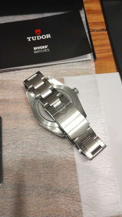 チューダー ブラックベイ 79030n（高級時計）の商品画像 - 査定依頼日：2025年2月15日 - 最高査定価格：400,000円