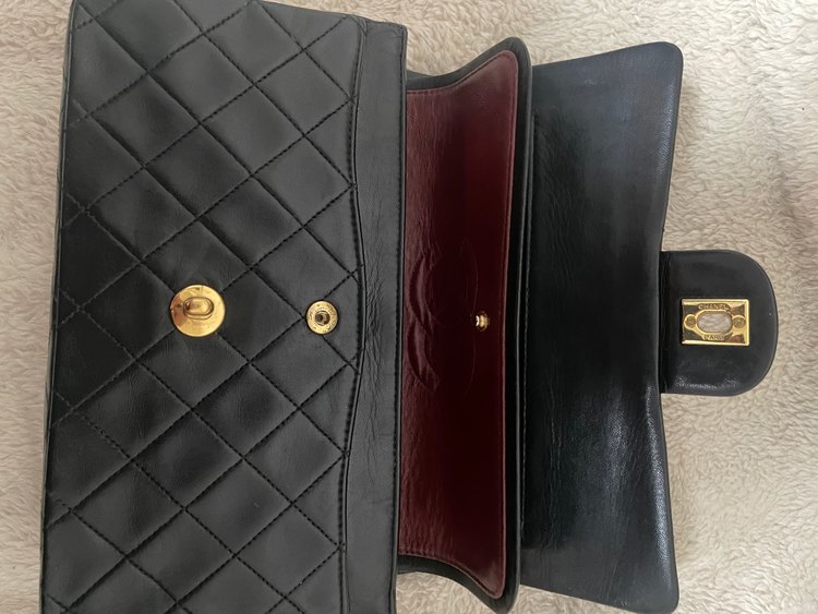 ダブルチェーンダブルフラップ（ブランドバッグ）の商品画像 - 査定依頼日：2022年9月20日 - 最高査定価格：400,000円